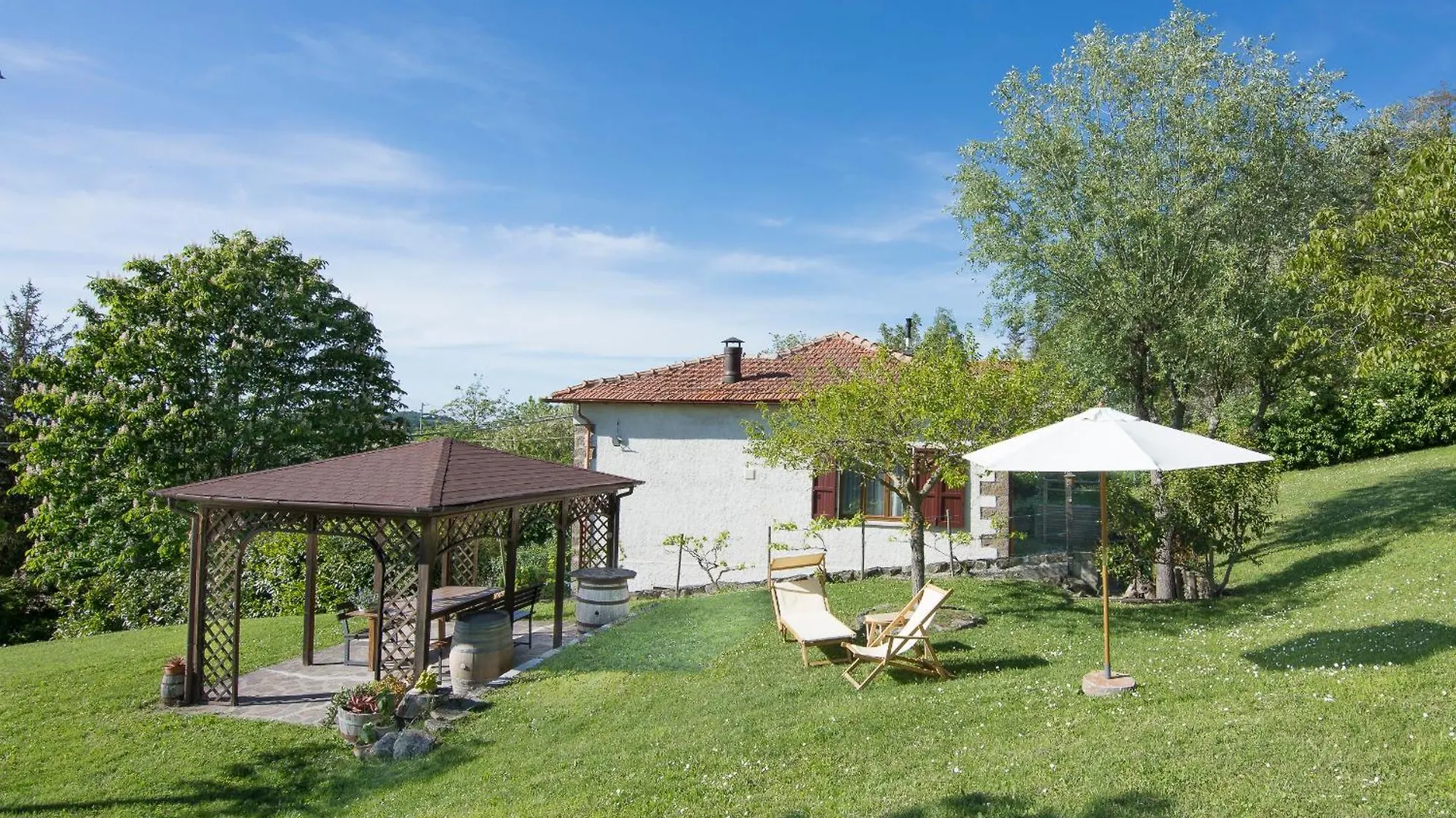 Villa Bruna Montefeltro, Villetta Indipendente Circondata Da Un Grande Giardino Perticara